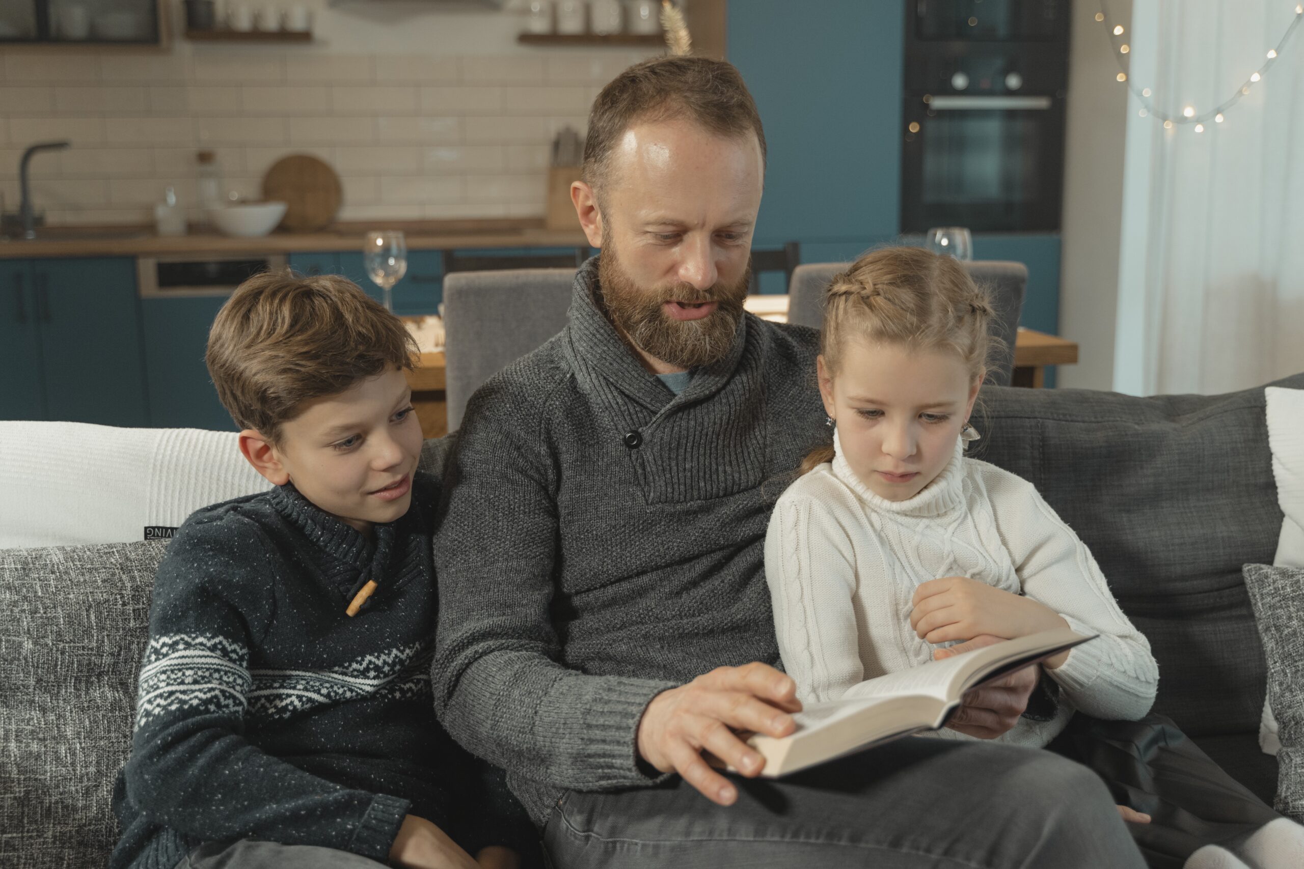 pexels-tima-miroshnichenko-5813821 family reading bible